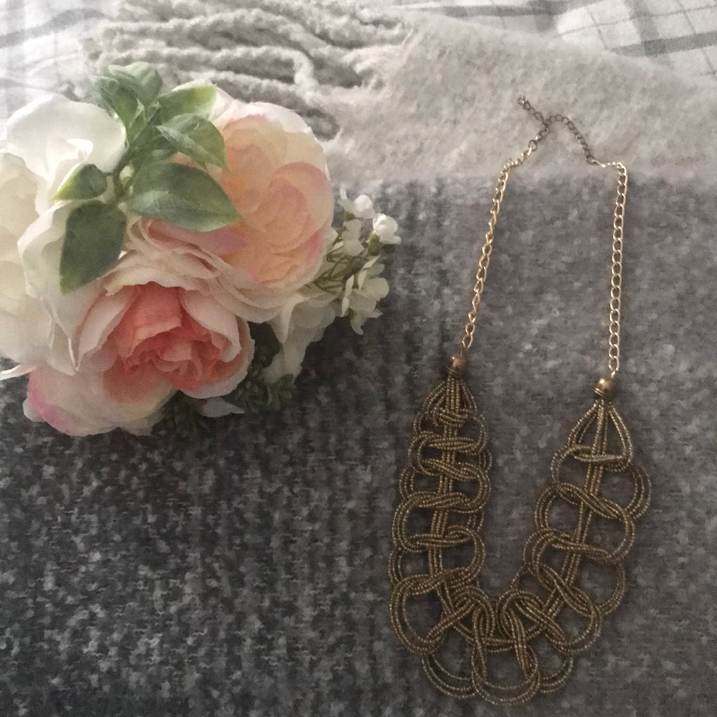 Beaded Gold Necklace 15$